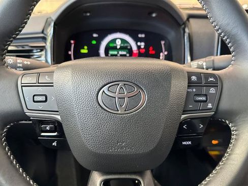 Used 2025 Toyota Camry SE w/ Convenience Package FWD image 24
