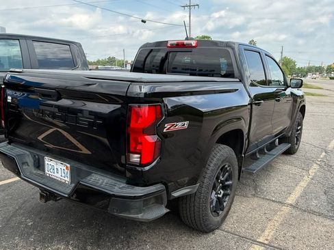 Certified 2025 Chevrolet Colorado Z71 w/ Midnight Edition AWD/4WD image 4
