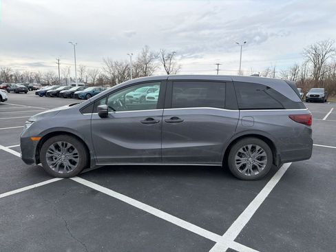 Used 2025 Honda Odyssey Touring image 3