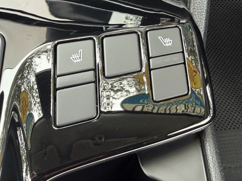 Used 2025 Kia Sportage EX FWD image 23