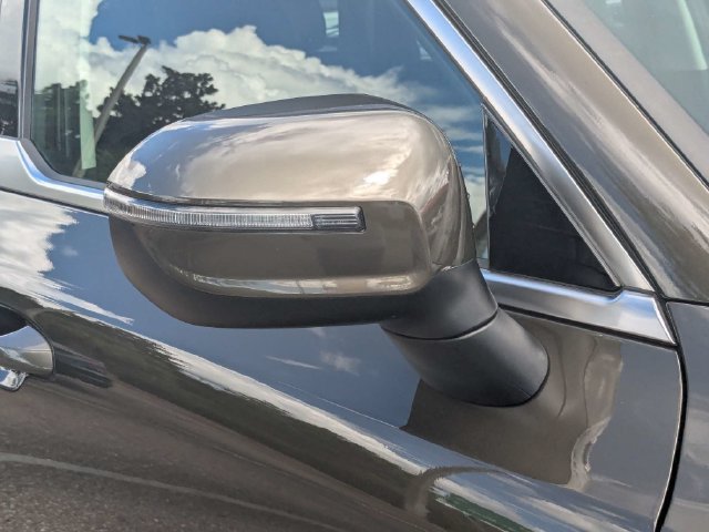 Used 2024 Kia Telluride EX w/ EX Captain's Chair Package AWD/4WD image 11