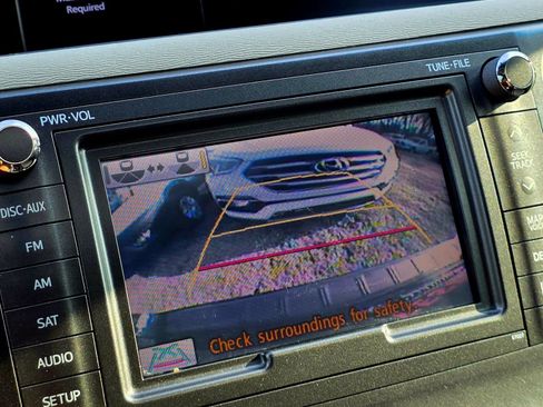 Used 2013 Toyota Sienna XLE image 18