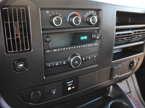 Used 2023 GMC Savana 3500 RWD image 13