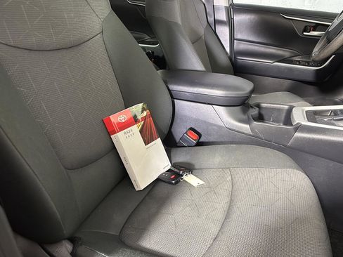 Used 2025 Toyota RAV4 XLE image 24