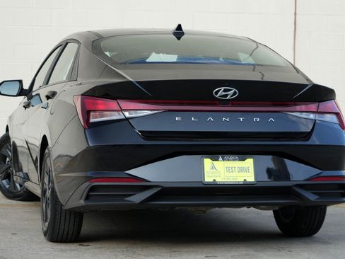 Used 2023 Hyundai Elantra SEL w/ Cargo Package FWD image 5