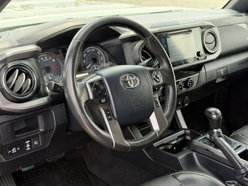 Used 2018 Toyota Tacoma TRD Sport RWD image 10
