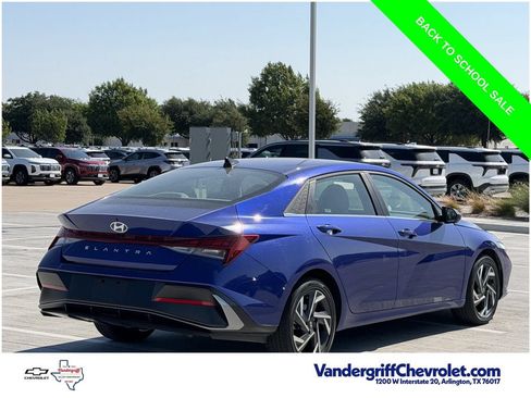 Used 2025 Hyundai Elantra SEL FWD image 4