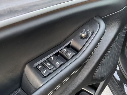 Used 2023 Jeep Grand Cherokee L Limited image 17