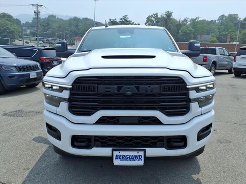 New 2026 RAM 2500 Laramie AWD/4WD image 9