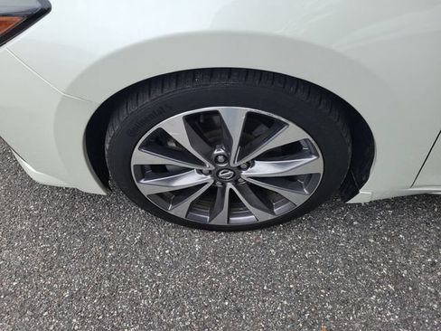 Used 2021 Nissan Maxima Platinum w/ Sport Mat Group FWD image 5