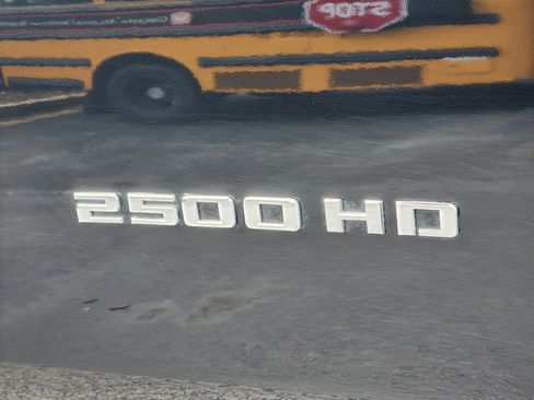 Used 2024 Chevrolet Silverado 2500 LT image 7