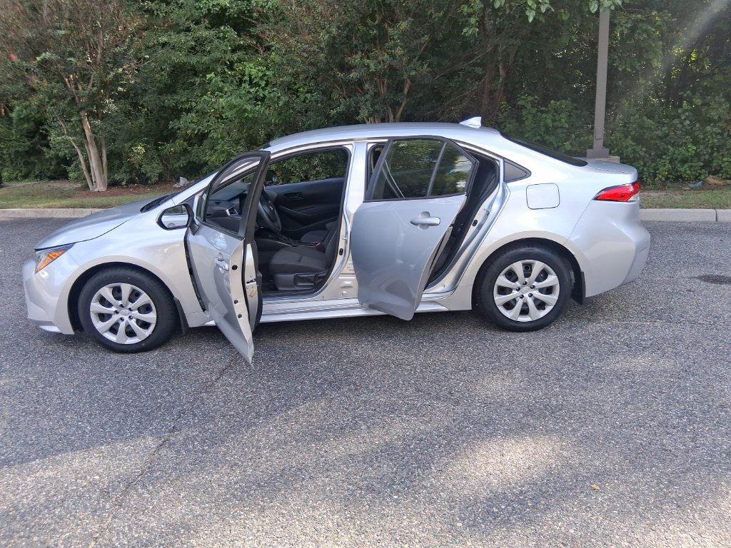 Used 2023 Toyota Corolla LE FWD image 17