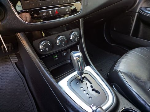 Used 2013 Chrysler 200 Limited image 19