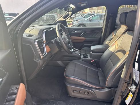 Certified 2024 GMC Canyon AT4 AWD/4WD image 9