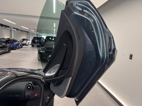 Used 2023 McLaren GT RWD image 15