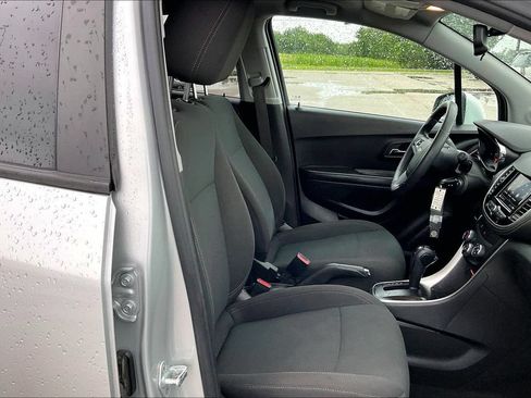 Used 2022 Chevrolet Trax LS w/ Tint and Cruise Package FWD image 30