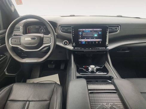 Used 2024 Jeep Wagoneer Series II w/ Flexible Seating Group image 10