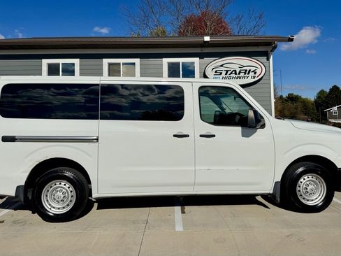 Used 2018 Nissan NV 3500 S image 1