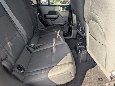 Used 2023 Jeep Gladiator Sport image 13