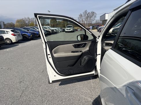 Certified 2025 Subaru Forester Premium image 28