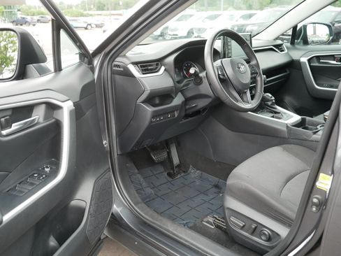 Used 2020 Toyota RAV4 XLE w/ XLE Grade Weather Package AWD/4WD image 11