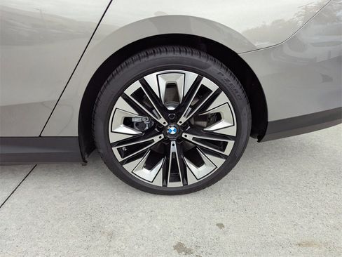 Used 2026 BMW i5 eDrive40 image 14