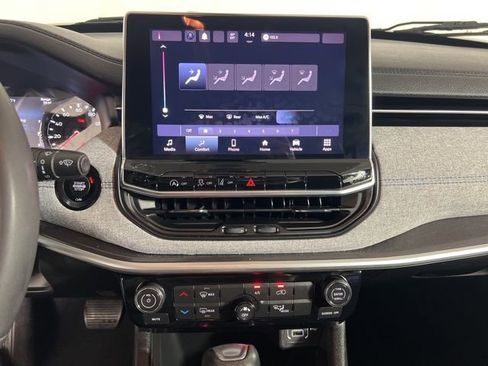 Used 2024 Jeep Compass Latitude image 19