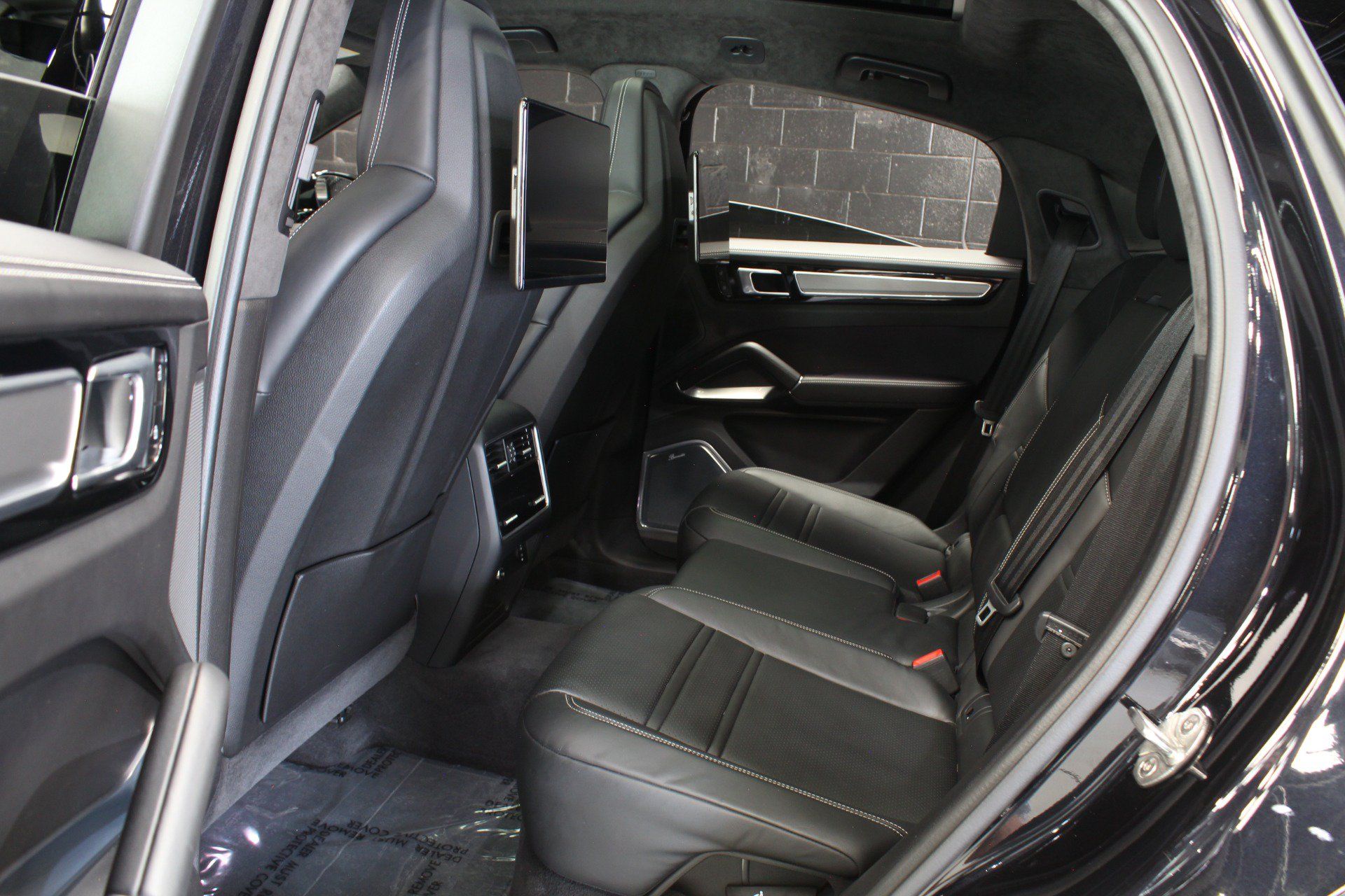 Used 2022 Porsche Cayenne Turbo AWD/4WD image 43