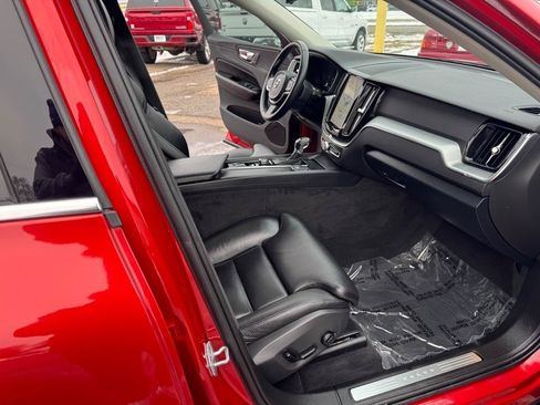 Used 2019 Volvo XC60 T5 Momentum w/ Protection Package Premier AWD/4WD image 37
