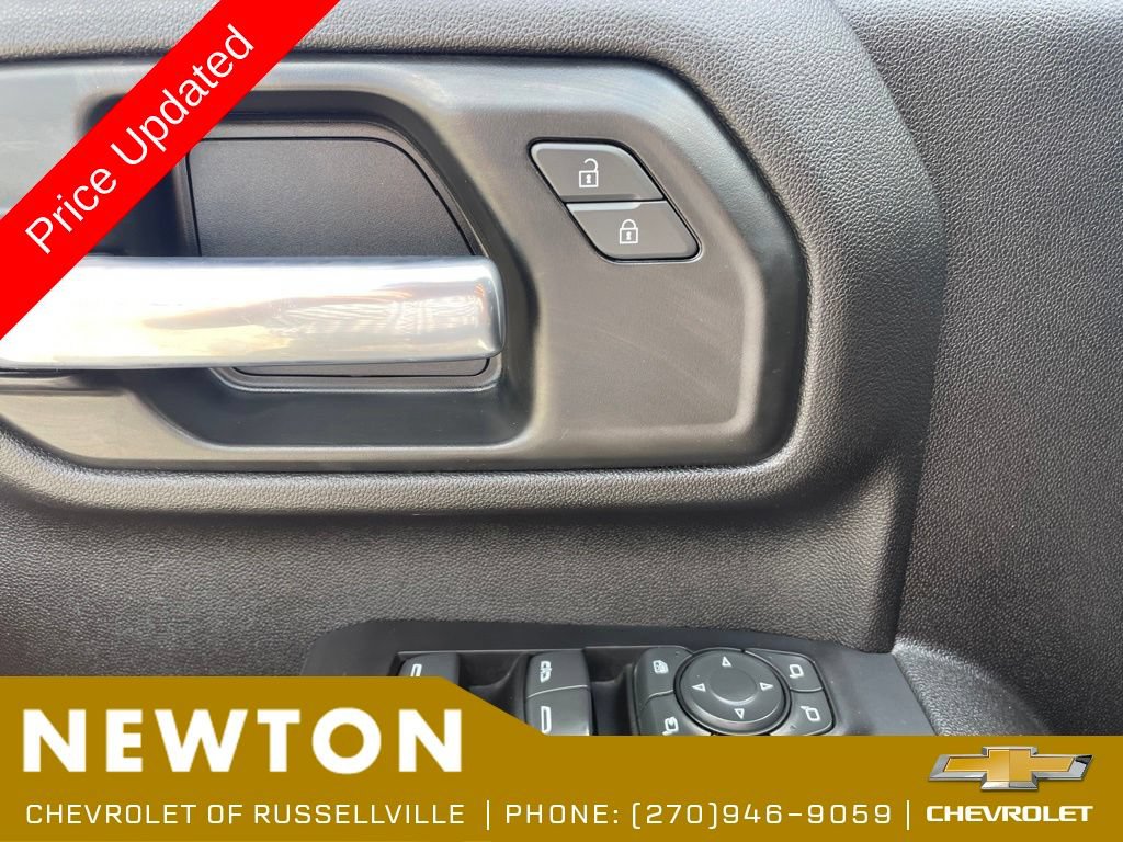Used 2022 Chevrolet Silverado 2500 Custom w/ Custom Value Package AWD/4WD image 9