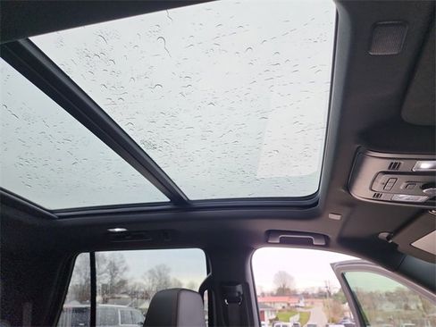 Used 2022 Chevrolet Tahoe RST image 17