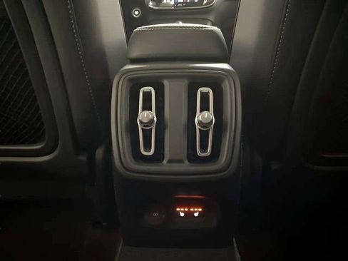 Used 2025 Volvo XC40 B5 Plus image 64