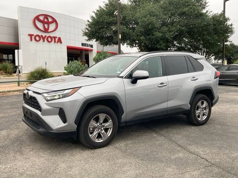 Used 2025 Toyota RAV4 XLE FWD image 1