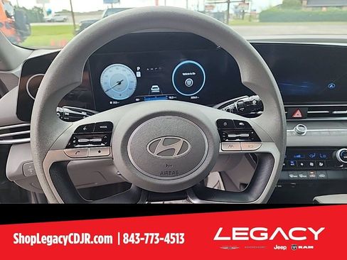Used 2024 Hyundai Elantra SEL image 14