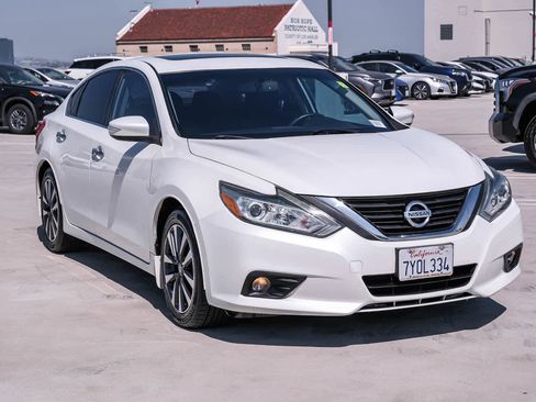 Used 2016 Nissan Altima 2.5 SV w/ Convenience Package FWD image 3