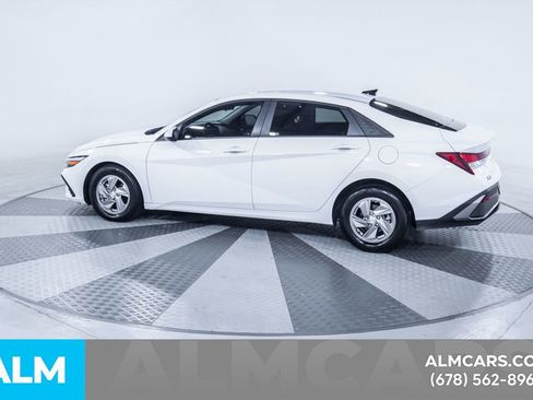 Used 2025 Hyundai Elantra SE FWD image 5