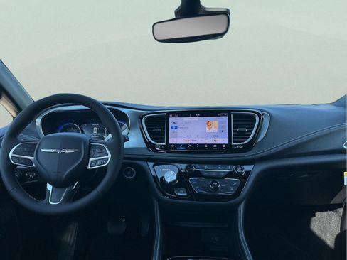 New 2026 Chrysler Pacifica Limited image 14