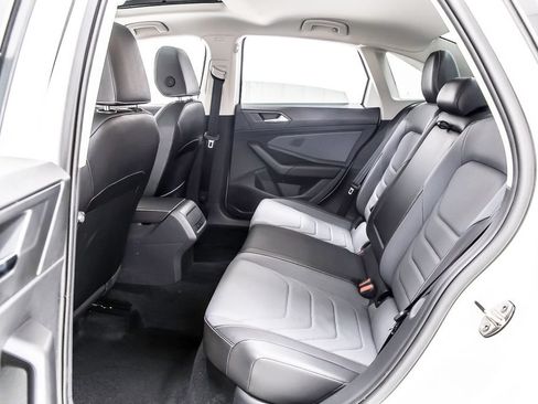 Used 2025 Volkswagen Jetta SEL FWD image 31
