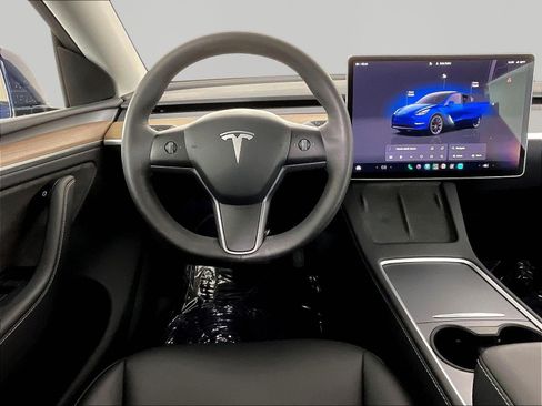Used 2024 Tesla Model Y Long Range AWD/4WD image 8