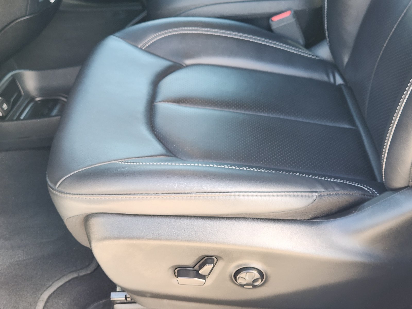 Used 2025 Chrysler Pacifica Select FWD image 26