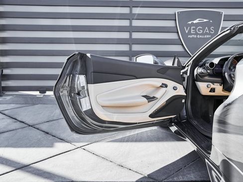 Used 2022 Ferrari F8 Tributo image 40