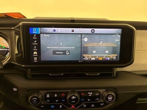 Used 2025 Jeep Wrangler Unlimited Sahara w/ Safety Group image 26