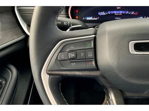 Used 2024 Jeep Grand Cherokee L Limited w/ Luxury Tech Group II AWD/4WD image 19