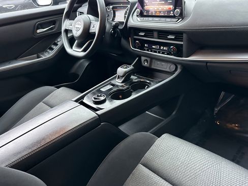 Used 2024 Nissan Rogue SV image 18
