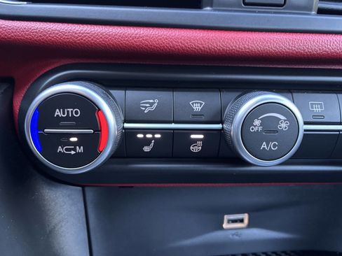 Used 2018 Alfa Romeo Giulia Quadrifoglio w/ Driver Assist Dynamic Package image 14