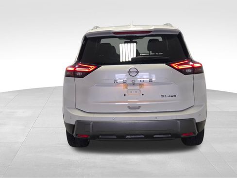 Used 2024 Nissan Rogue SL AWD/4WD image 26