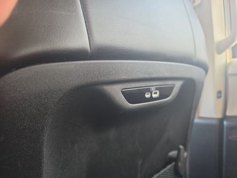 Used 2023 Chrysler Pacifica Touring-L FWD image 28