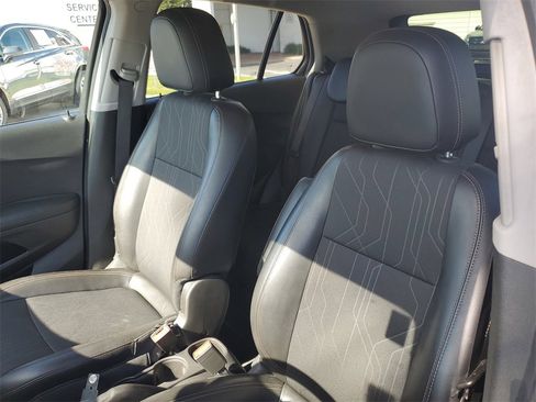 Used 2020 Chevrolet Trax LT w/ Driver Confidence Package image 17