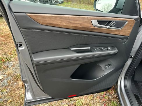 New 2026 Volkswagen Atlas SE image 5