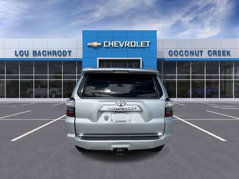 Used 2018 Toyota 4Runner SR5 image 7